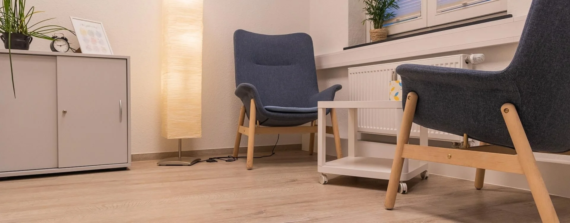 Beratungsraum mit zwei Stühlen